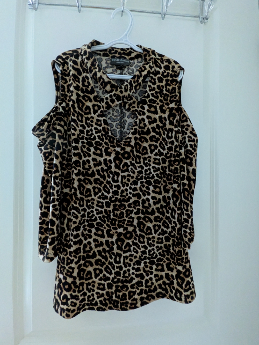 BOLD elements Leopard Print Cold-Shoulder Top in Brown and Black